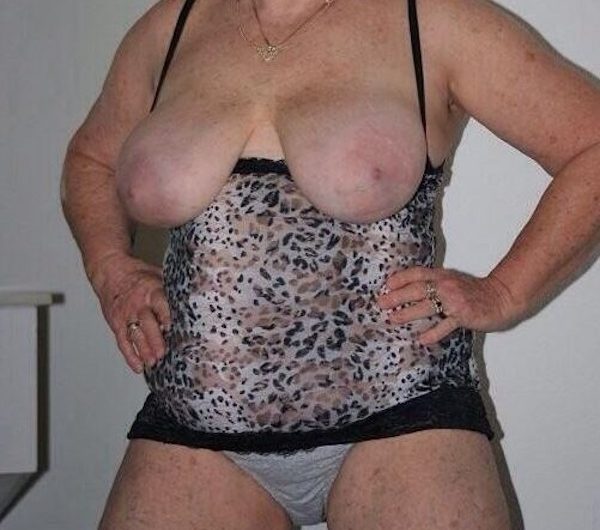 Spermageile Oma braucht mal wieder einen geilen Schwanz