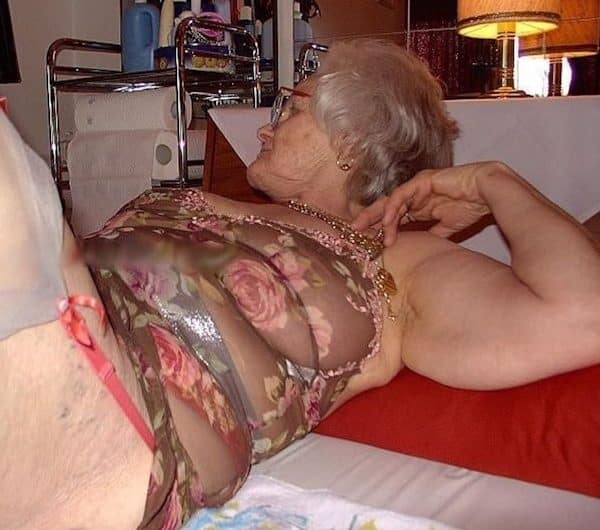 Perverser Omasex mit notgeiler Rentnerin – ich brauche es regelmäßig und hart