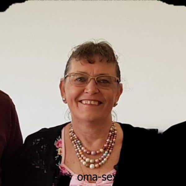 Reife Frau aus Hamburg sucht Dauerfreundschaft mit der Option für Sex