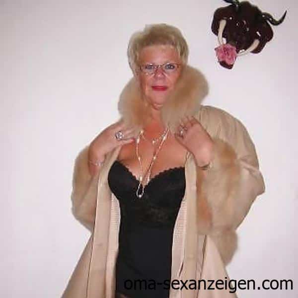 Deutsche Oma-Fickstute aus Augsburg sucht Deckhengste für Bumstreffen