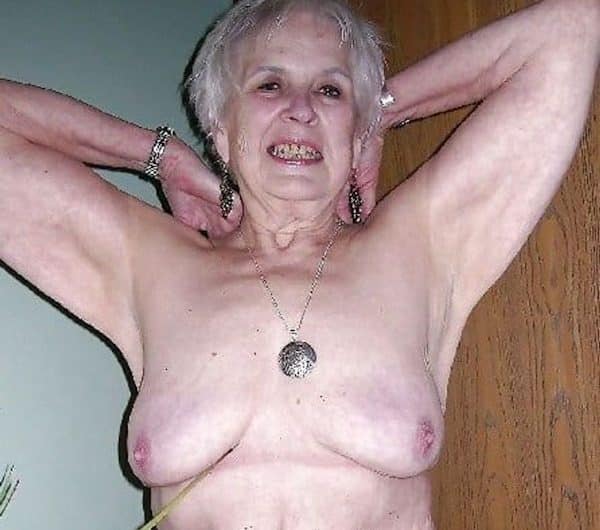 Dreckige Oma-Arschfotze sucht Analspiele & harte Arschficks